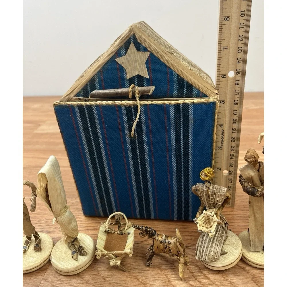 Vintage African Banana Fiber Nativity Set With Stable , 11 Piece Set